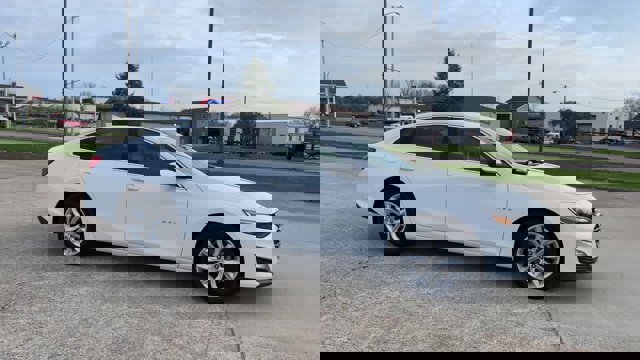 Used 2024 Chevrolet Malibu LT image 2