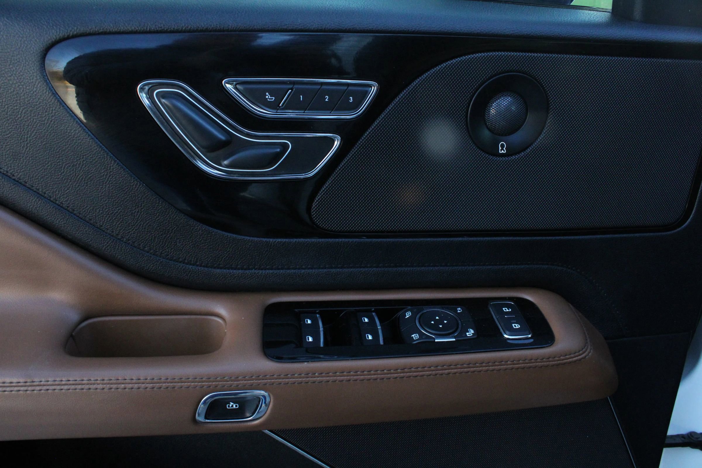 Used 2020 Lincoln Aviator Reserve w/ Equipment Group 201A image 27