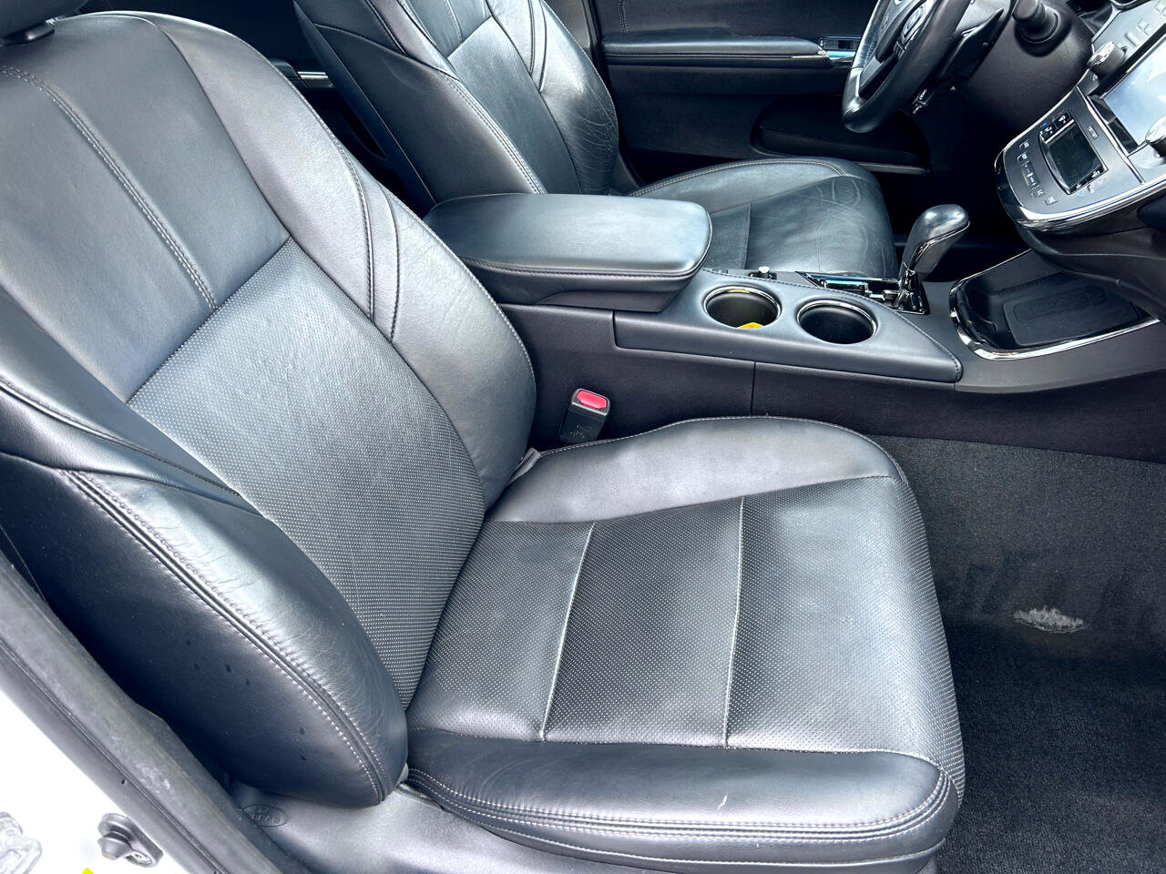 Used 2018 Toyota Avalon Limited image 10