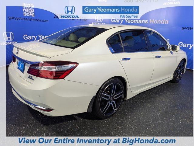 Used 2017 Honda Accord Touring image 5