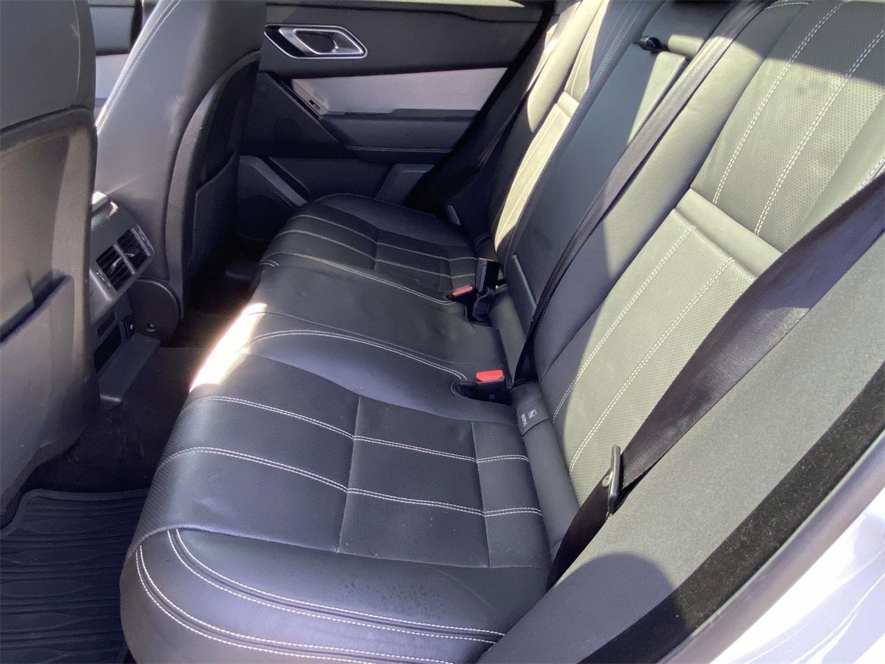 Used 2021 Land Rover Range Rover Velar R-Dynamic S image 11