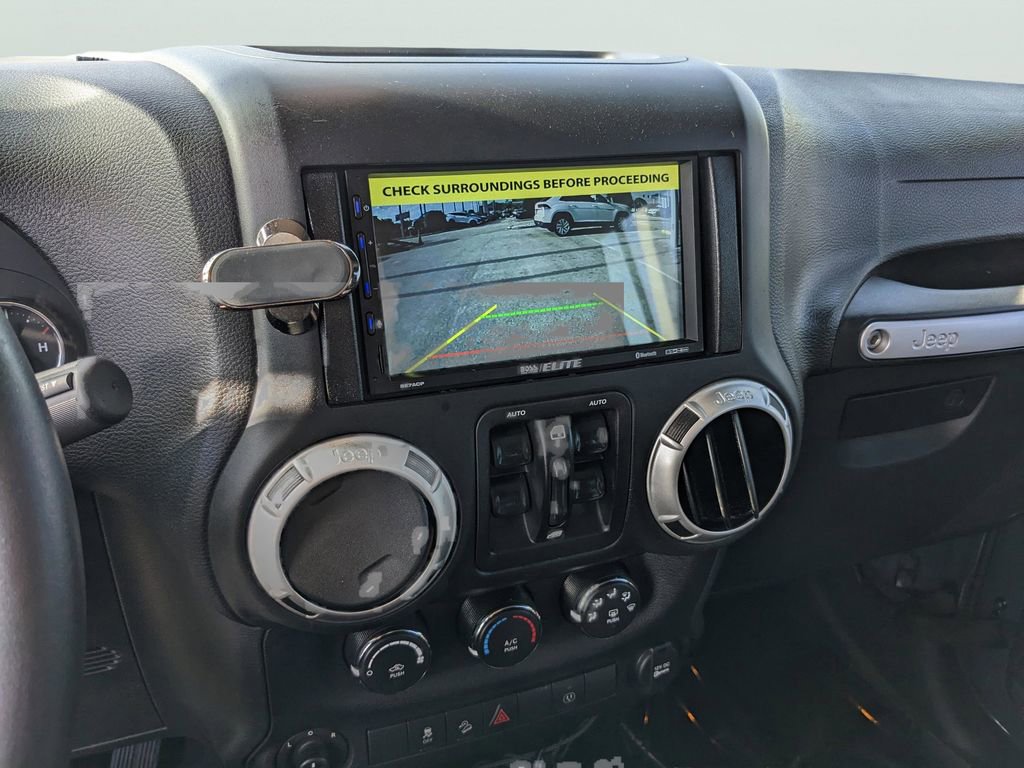 Used 2016 Jeep Wrangler Unlimited Rubicon w/ Connectivity Group AWD/4WD image 20