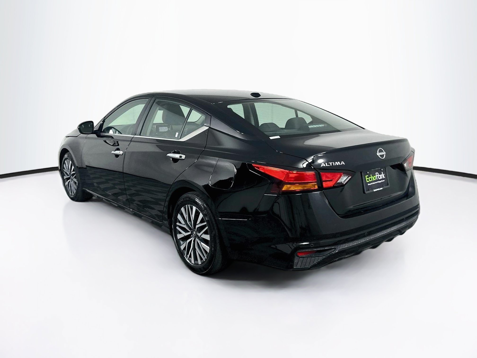 Used 2025 Nissan Altima 2.5 SV FWD image 5