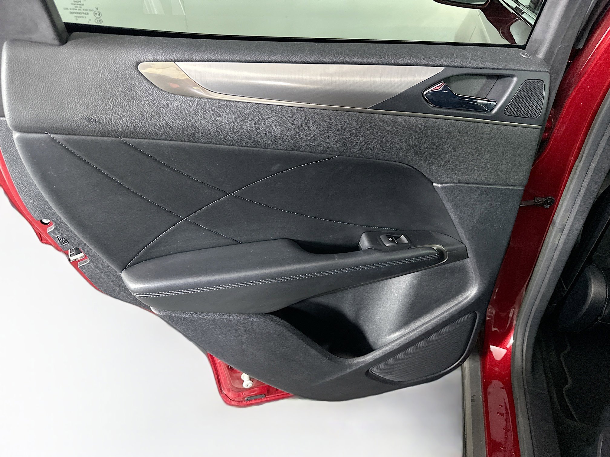Used 2015 Lincoln MKC FWD image 24