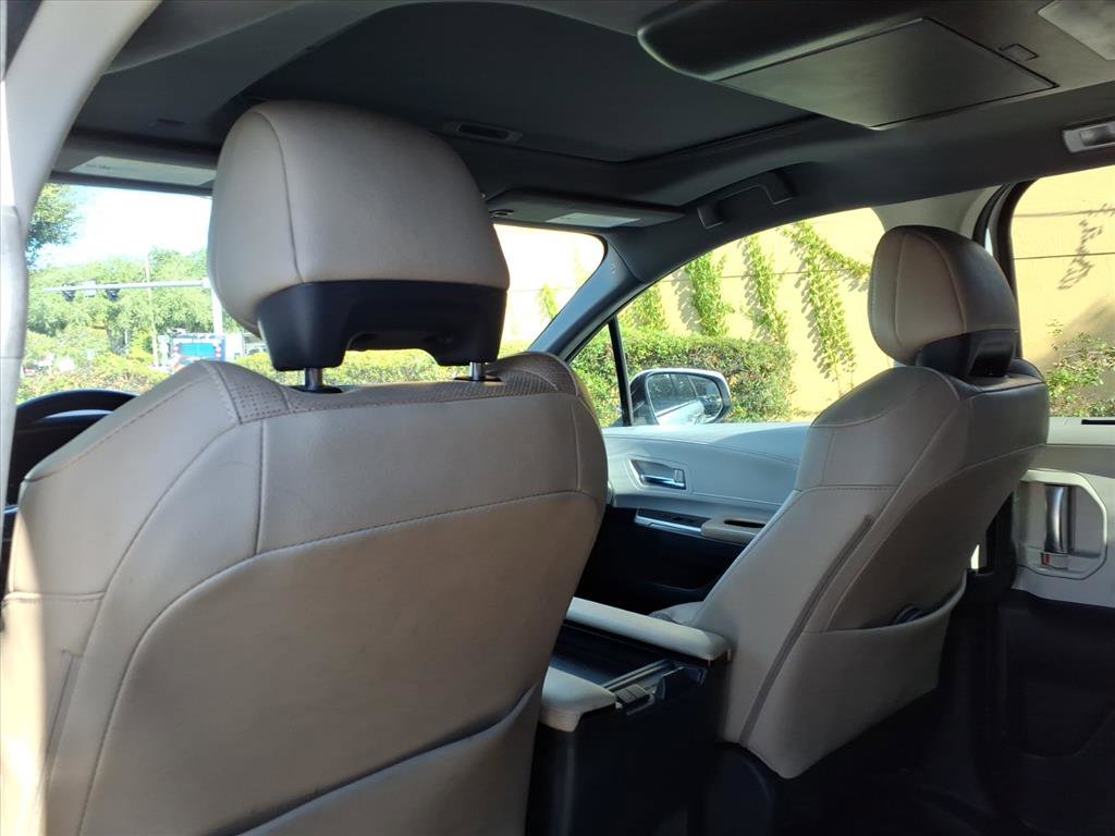 Used 2022 Toyota Sienna Limited image 20