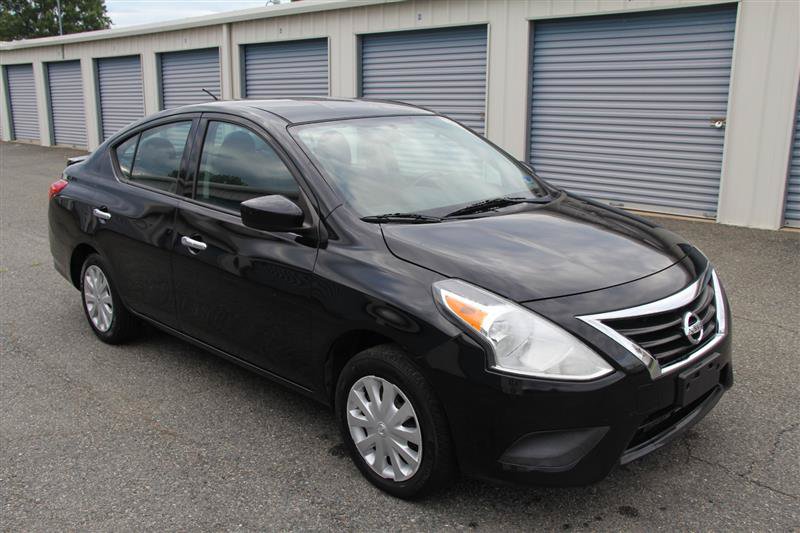 Used 2015 Nissan Versa SV FWD image 4