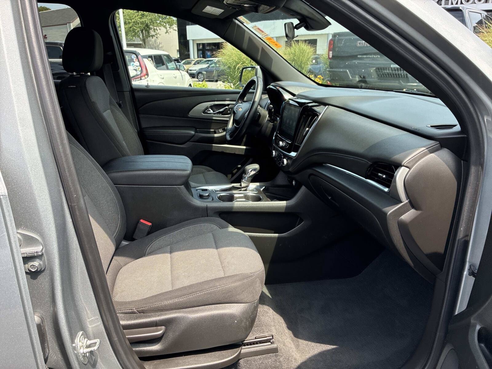 Used 2023 Chevrolet Traverse LT AWD/4WD image 9