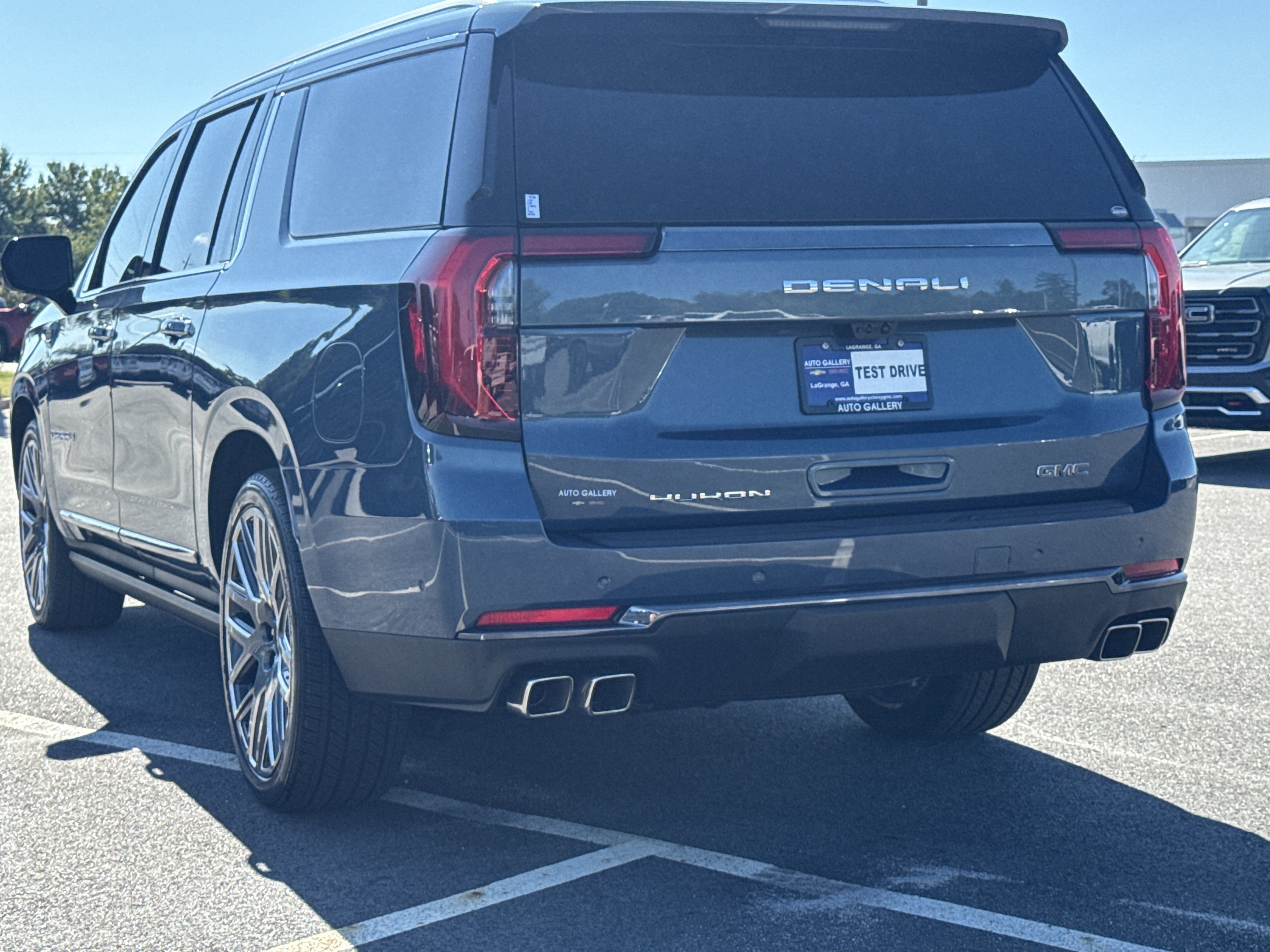 Certified 2026 GMC Yukon XL Denali Ultimate w/ LPO, Floor Liner Package AWD/4WD image 8