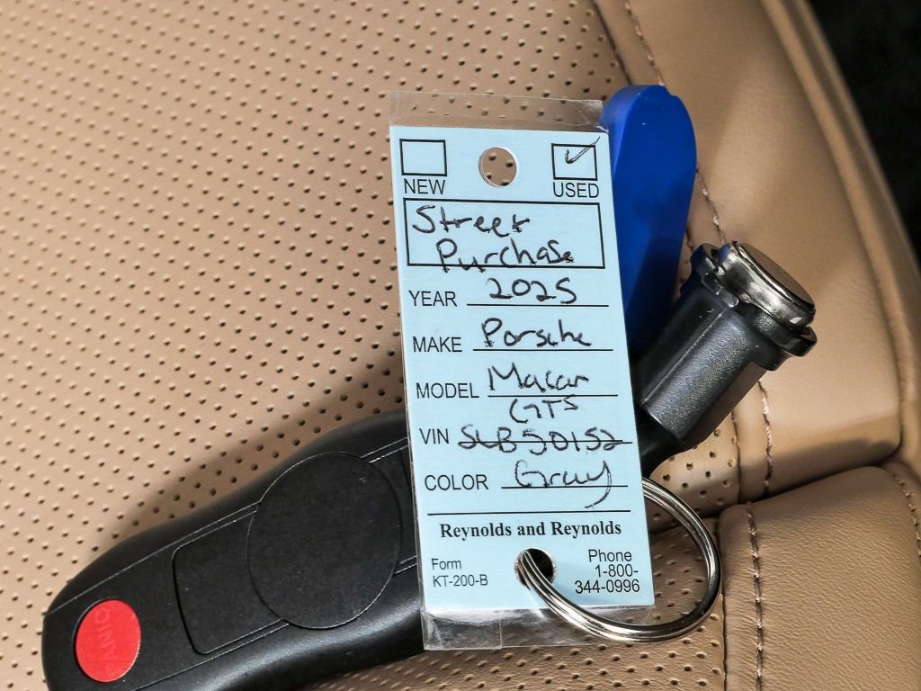 Certified 2025 Porsche Macan GTS image 40