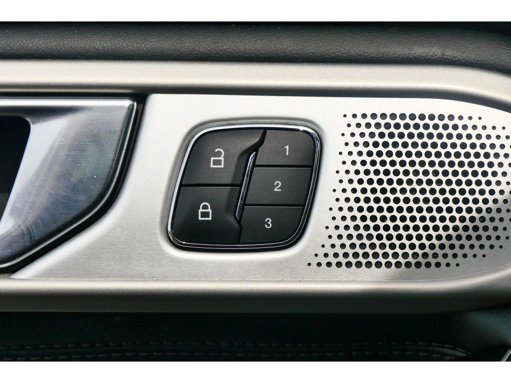 Used 2022 Ford Explorer Platinum w/ Technology Package AWD/4WD image 24