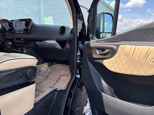 Used 2019 Mercedes-Benz Sprinter 3500 image 26