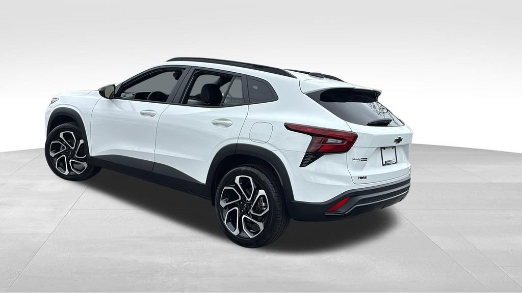 Used 2025 Chevrolet Trax RS w/ Sunroof Package image 5