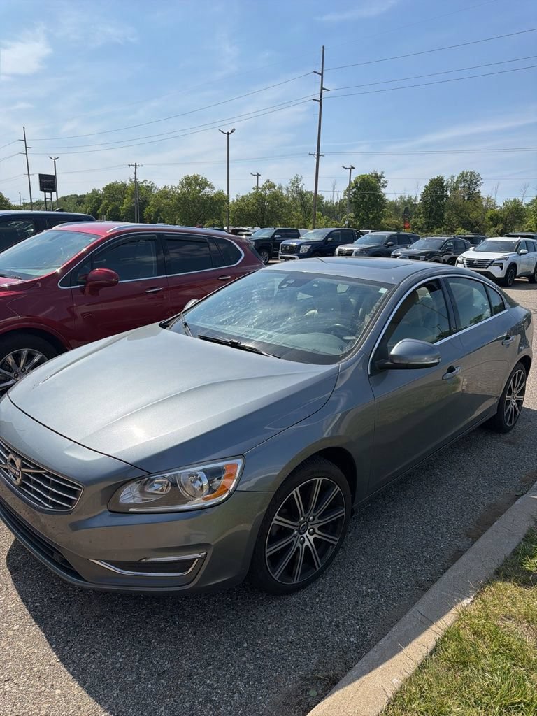 Used 2018 Volvo S60 T5 Inscription FWD image 2