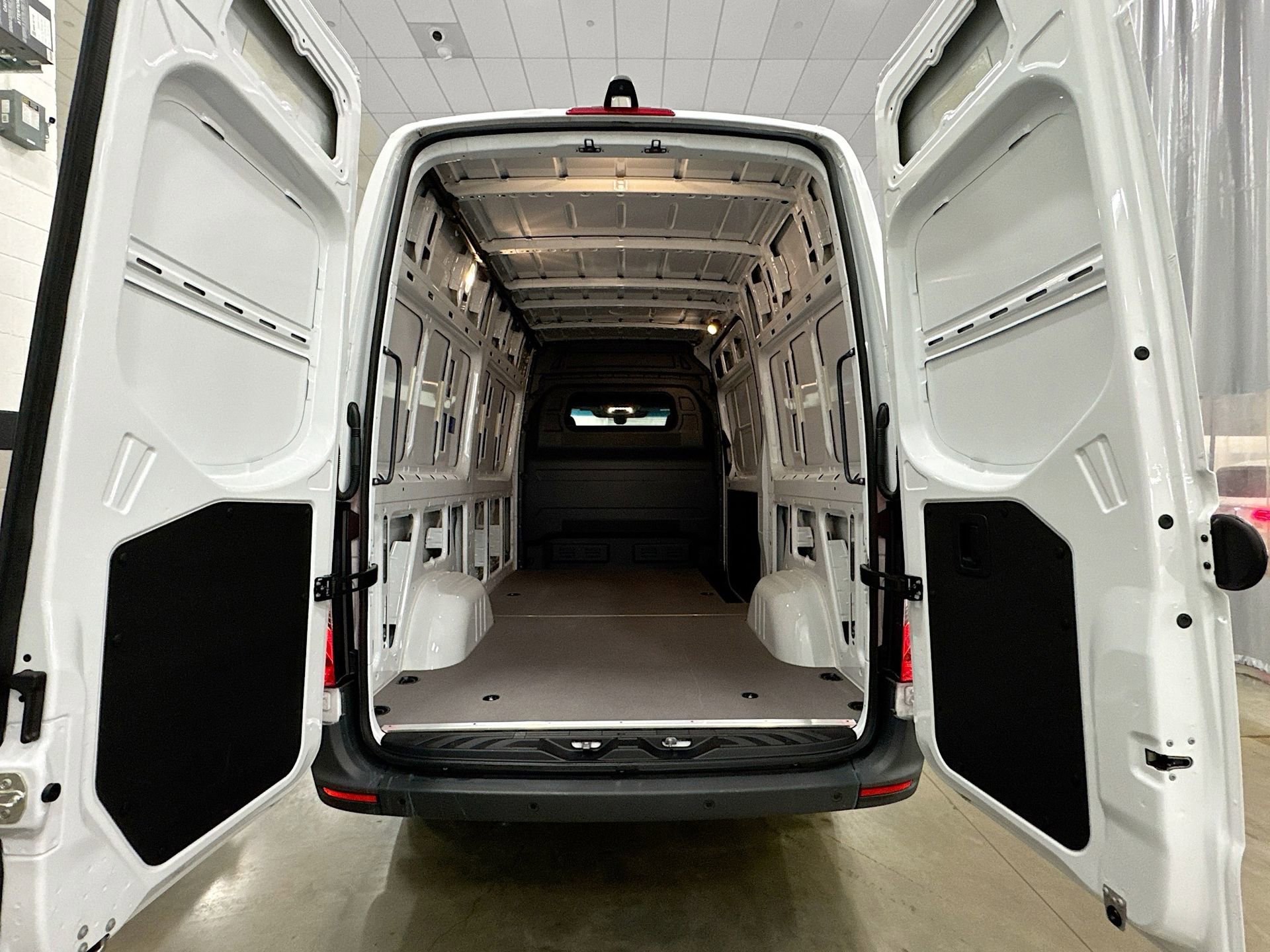 Used 2025 Mercedes-Benz Sprinter 2500 image 24