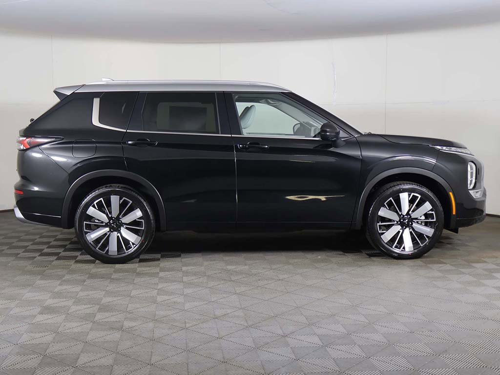 New 2025 Mitsubishi Outlander AWD image 23