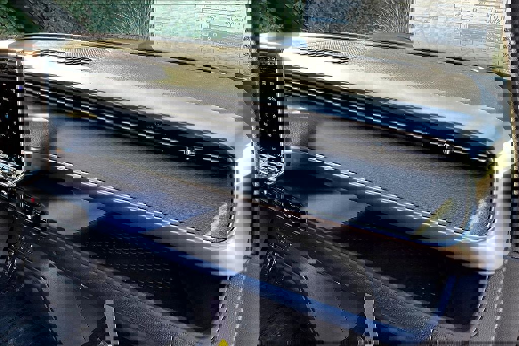 Certified 2025 Volkswagen ID. Buzz Pro S image 16