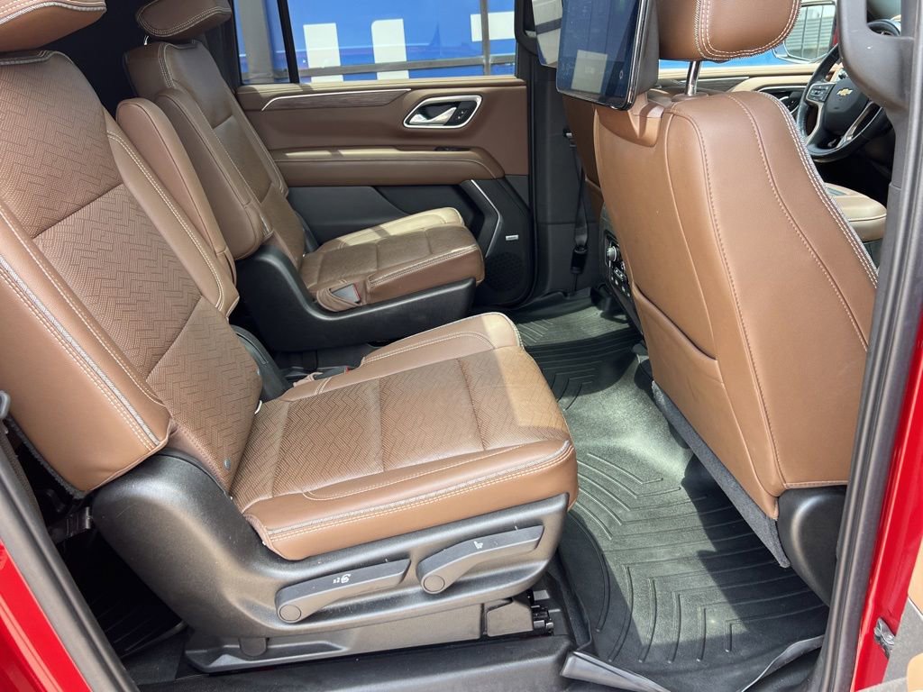 Used 2021 Chevrolet Suburban High Country w/ Premium Package AWD/4WD image 15