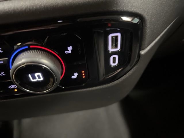 Used 2025 Chevrolet Silverado 2500 LT w/ Convenience Package image 39