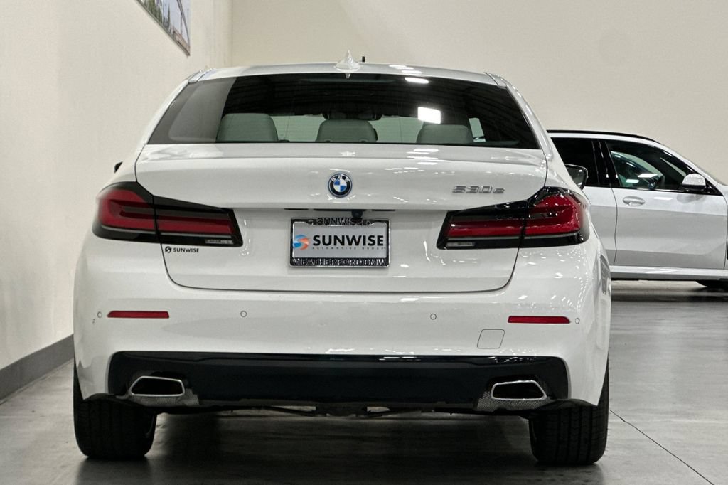 Used 2023 BMW 530e w/ Premium Package RWD image 5