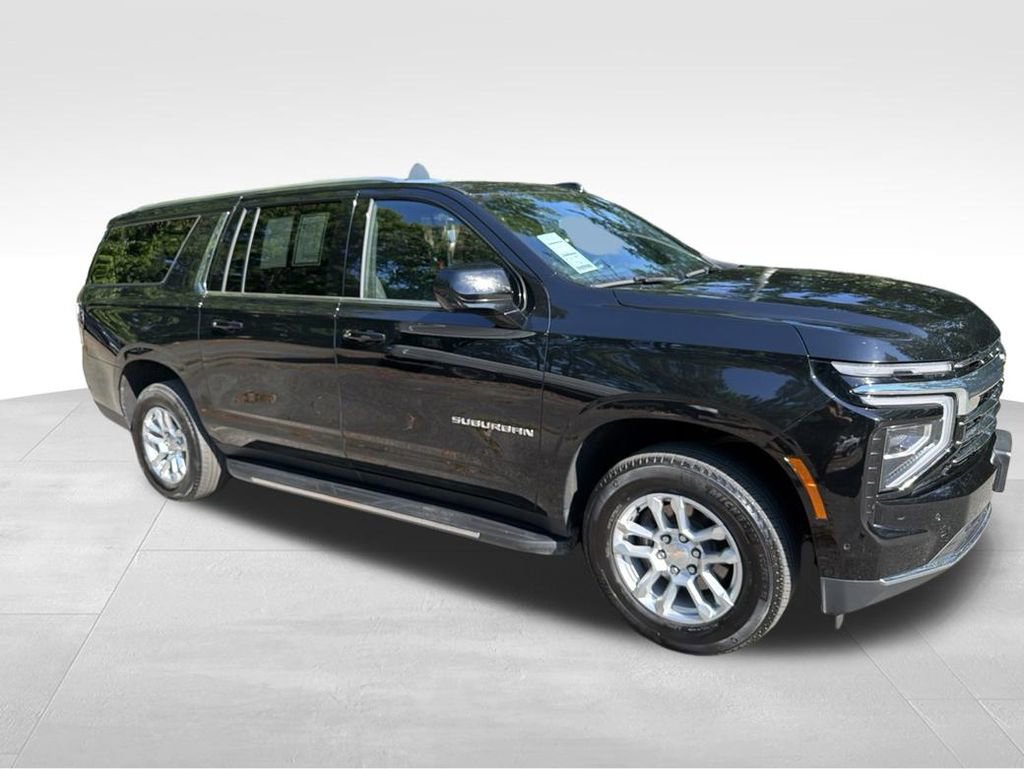Used 2025 Chevrolet Suburban LT AWD/4WD image 8