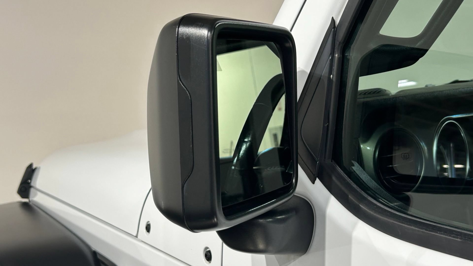 Used 2019 Jeep Wrangler Sport AWD/4WD image 16