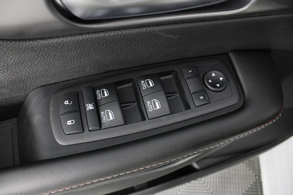 New 2027 Chrysler Pacifica Select FWD image 15