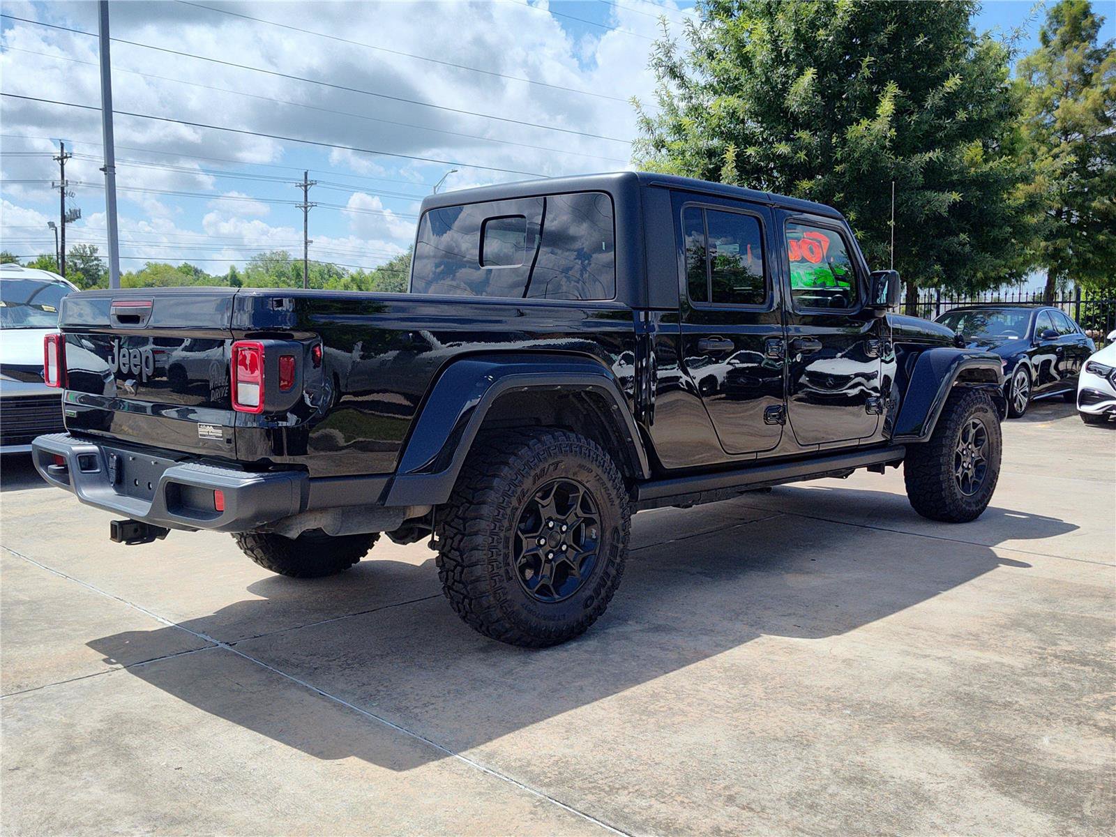 Used 2023 Jeep Gladiator Sport AWD/4WD image 7