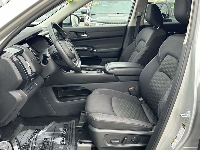 Used 2022 Nissan Pathfinder SV w/ SV Black Package image 19