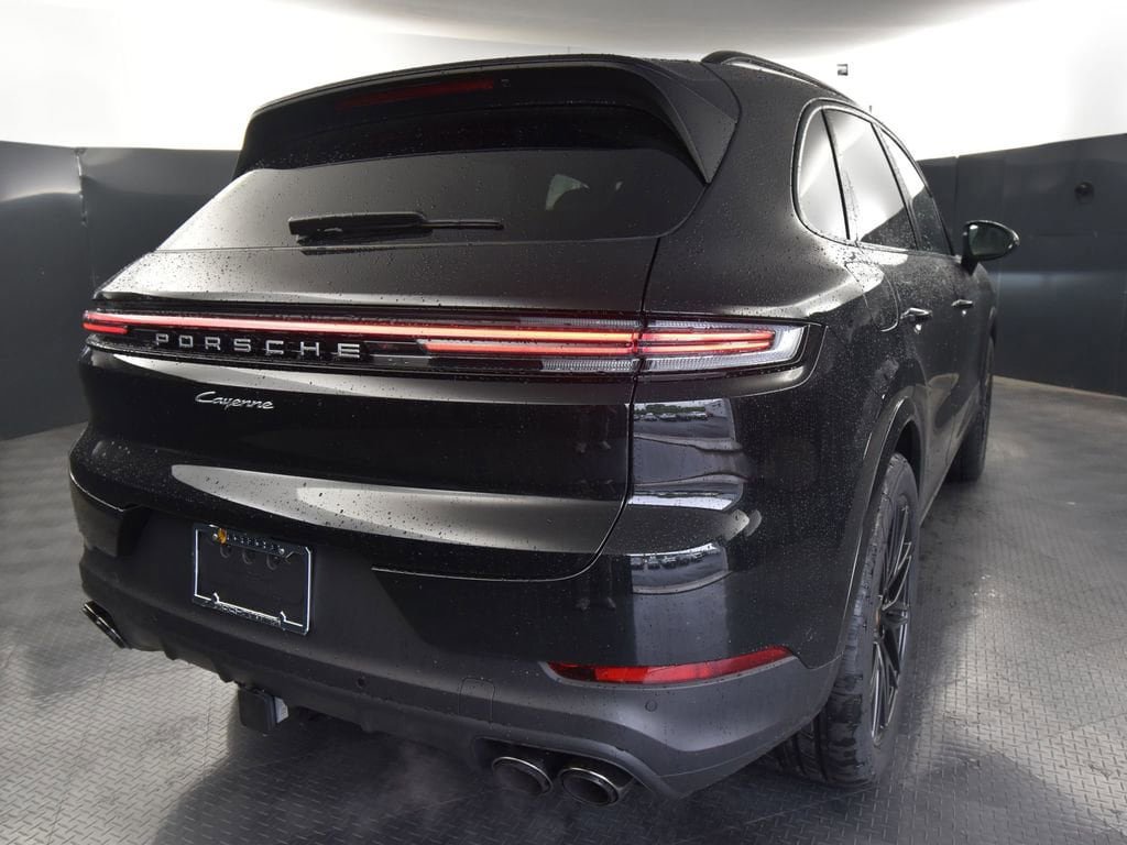 Used 2025 Porsche Cayenne image 41