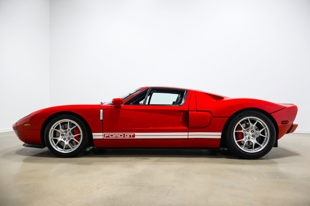 Used 2005 Ford GT RWD image 13