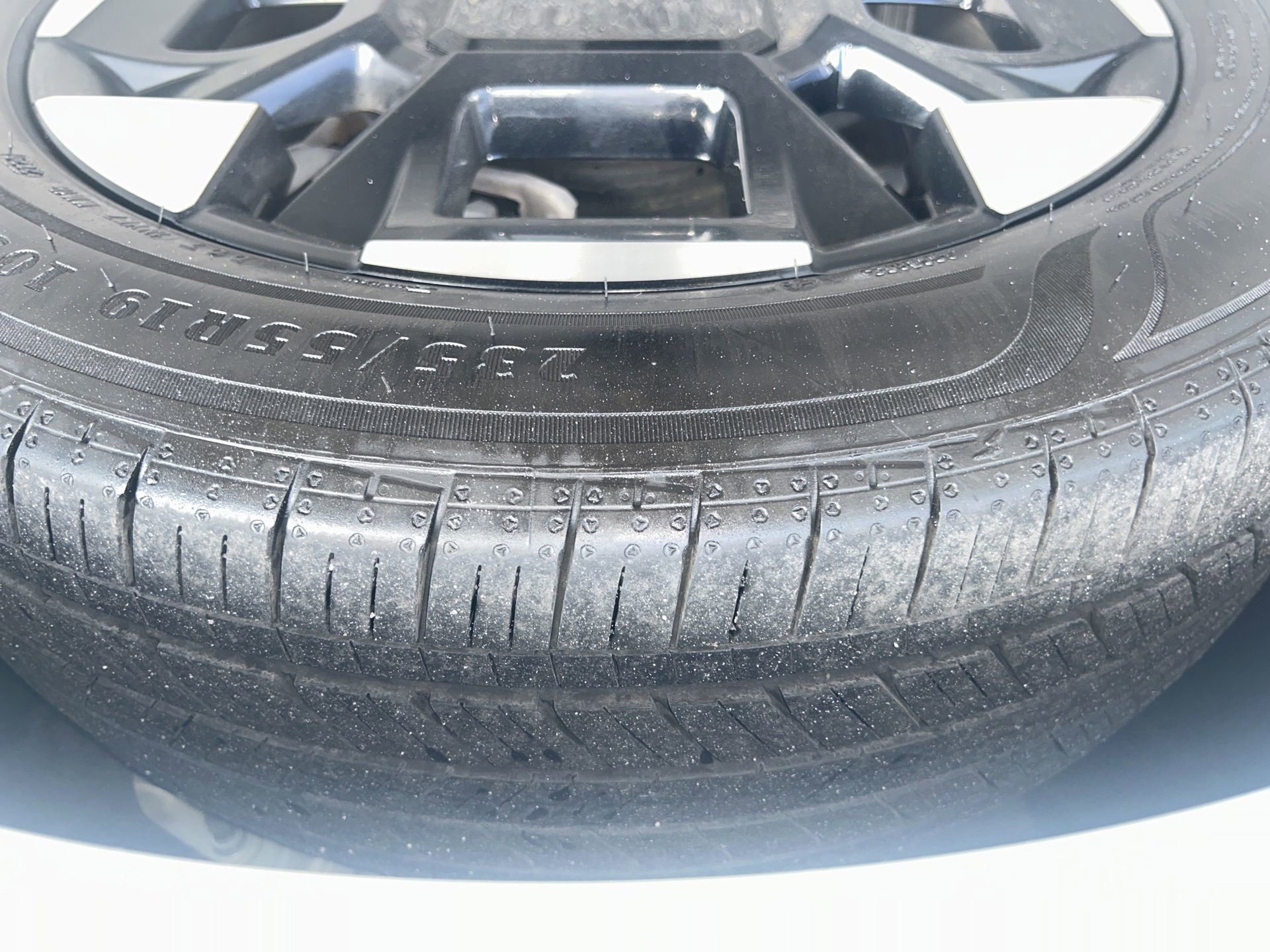 Used 2025 Kia Carnival EX image 13