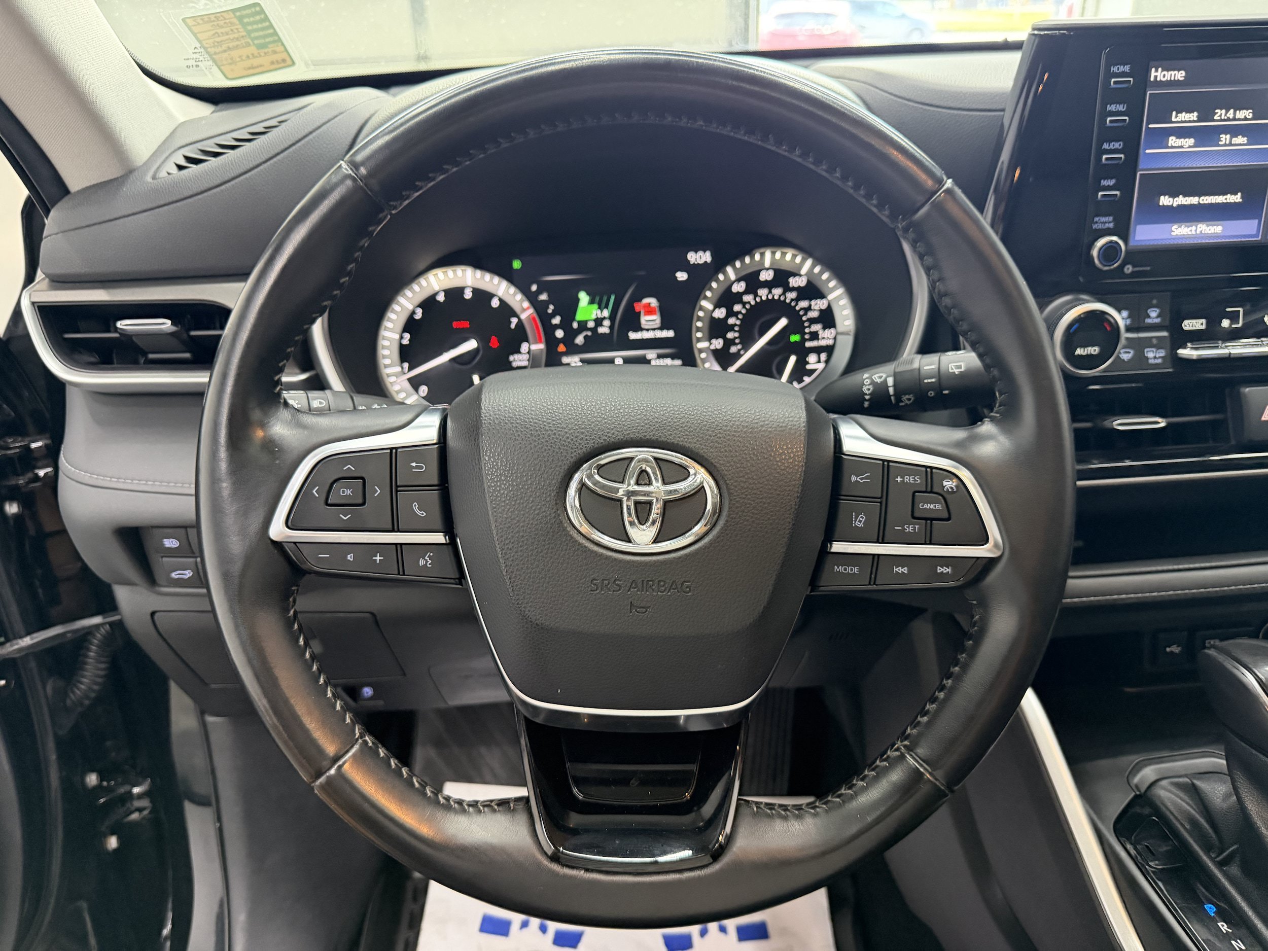 Used 2020 Toyota Highlander XLE AWD/4WD image 17
