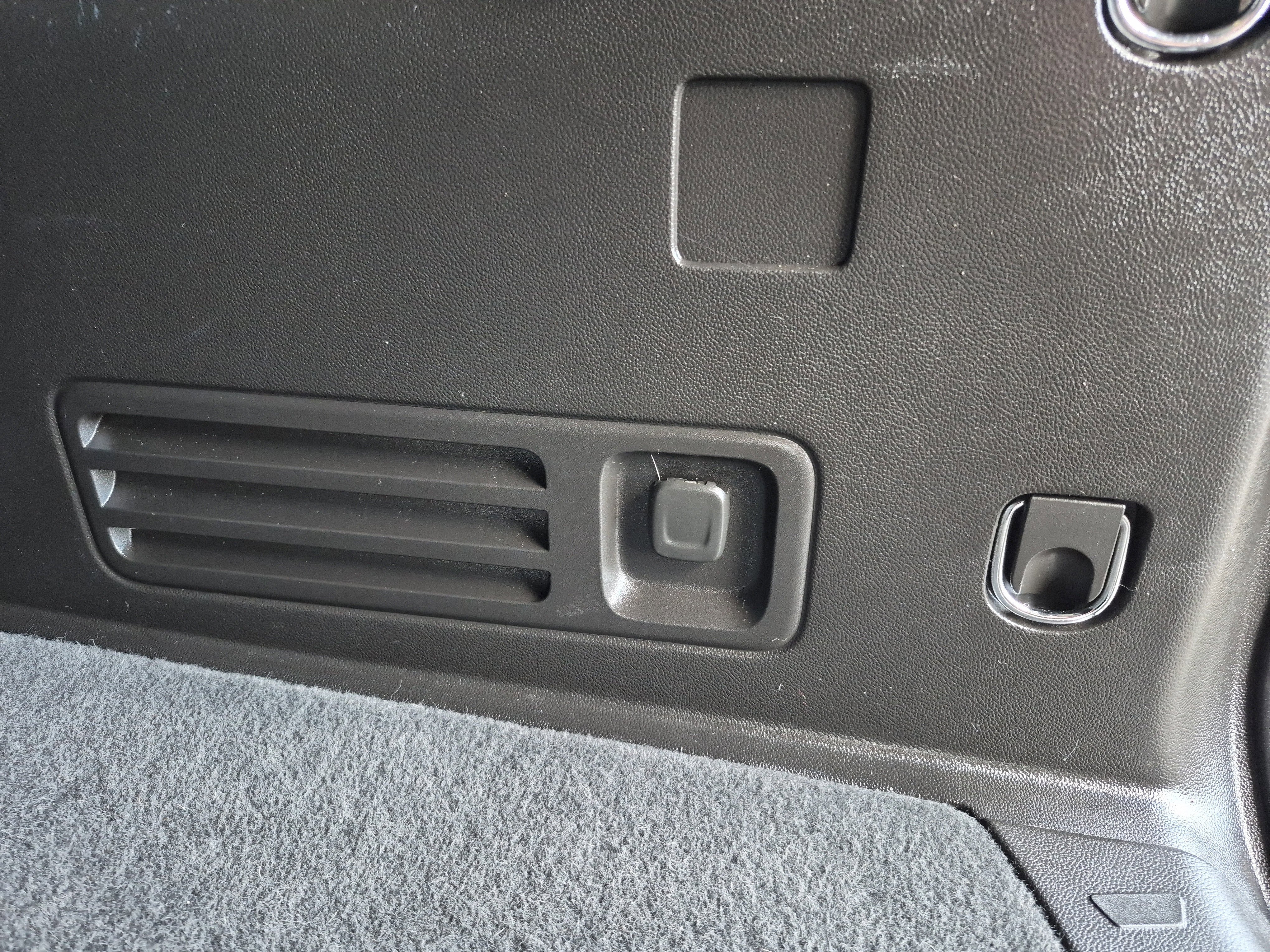 Used 2023 Chevrolet Traverse RS image 19