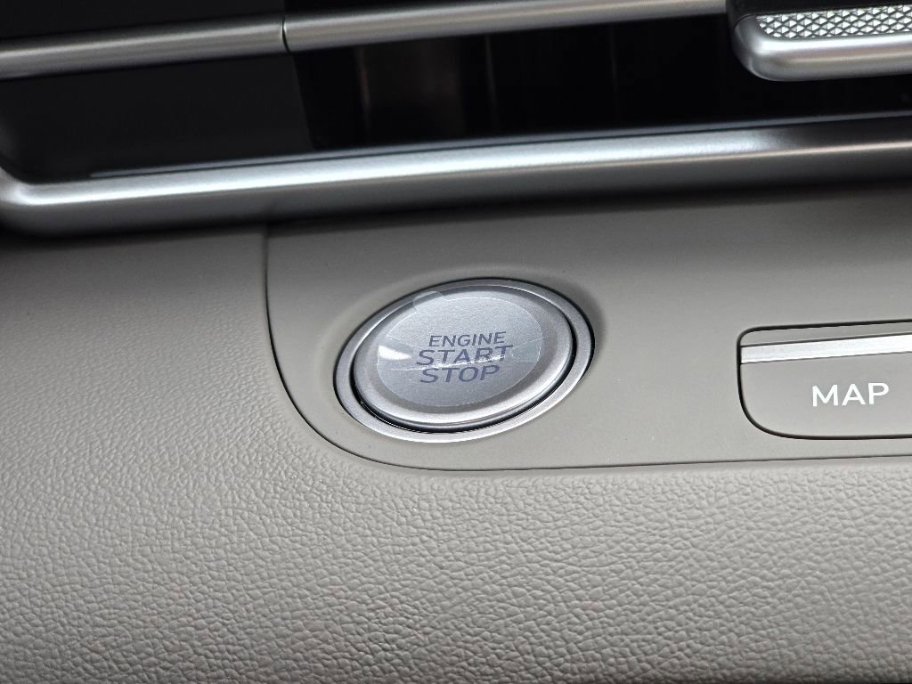 New 2025 Hyundai Elantra SEL image 16