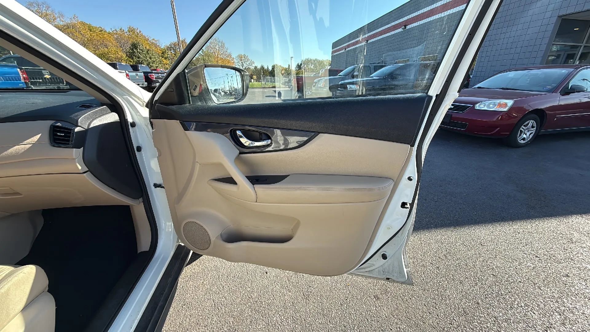 Used 2018 Nissan Rogue SV image 9