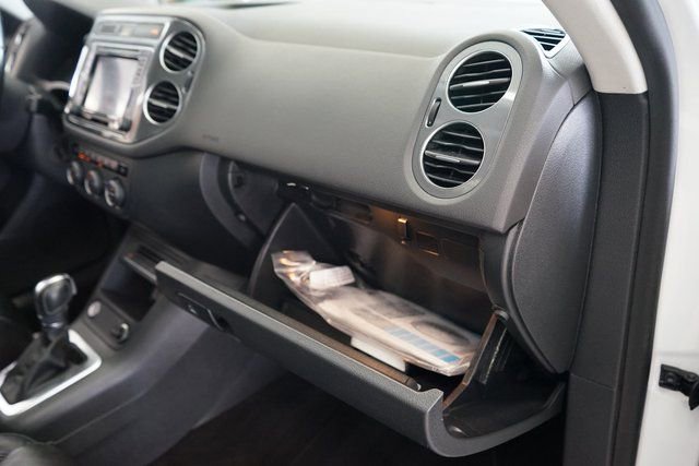 Used 2017 Volkswagen Tiguan Sport image 44