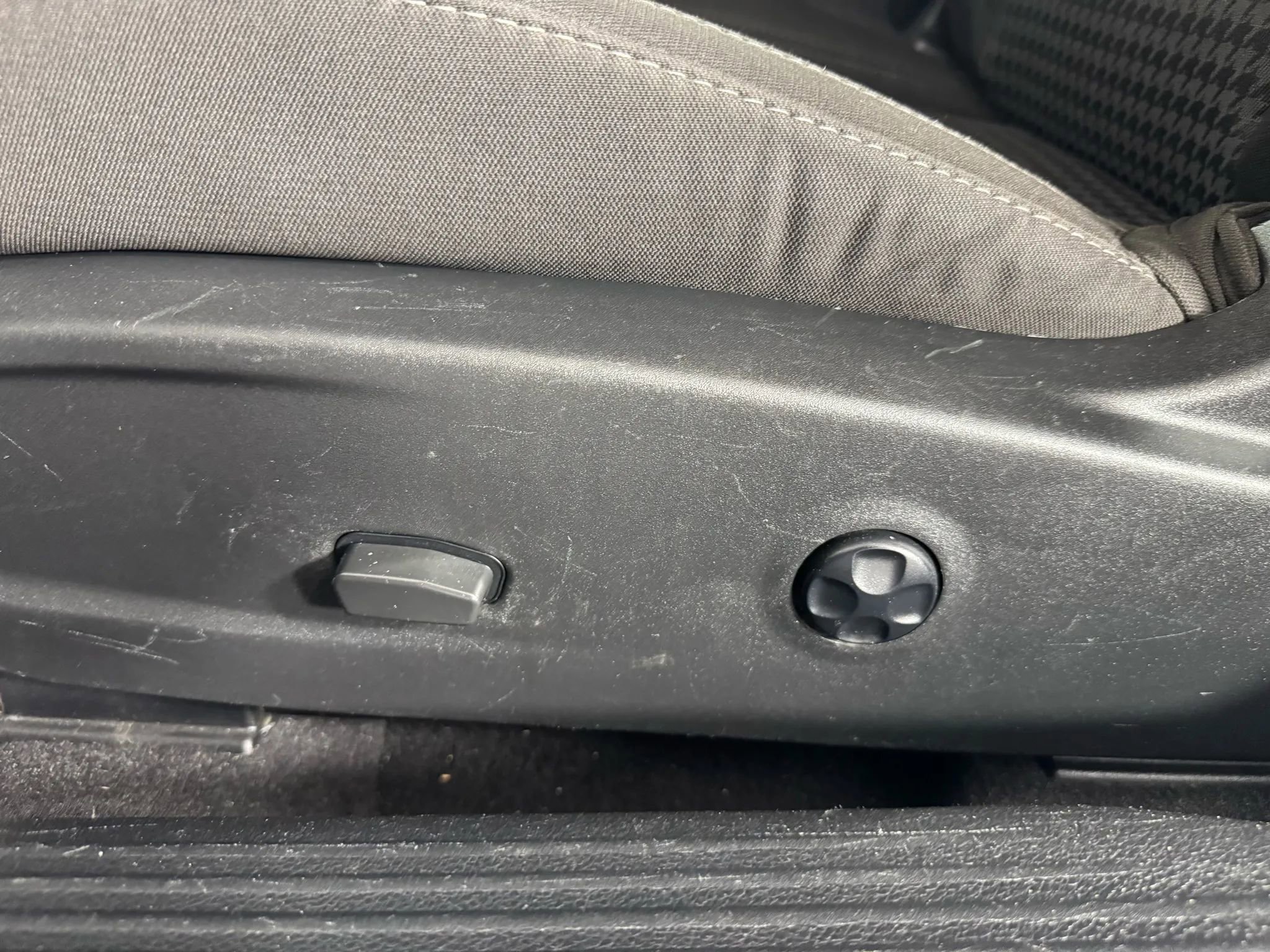 Used 2021 Dodge Challenger SXT image 30