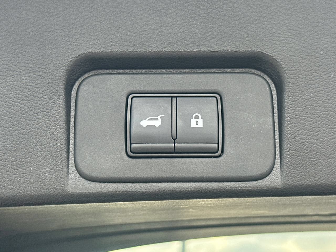 Used 2025 Nissan Rogue SV AWD/4WD image 21