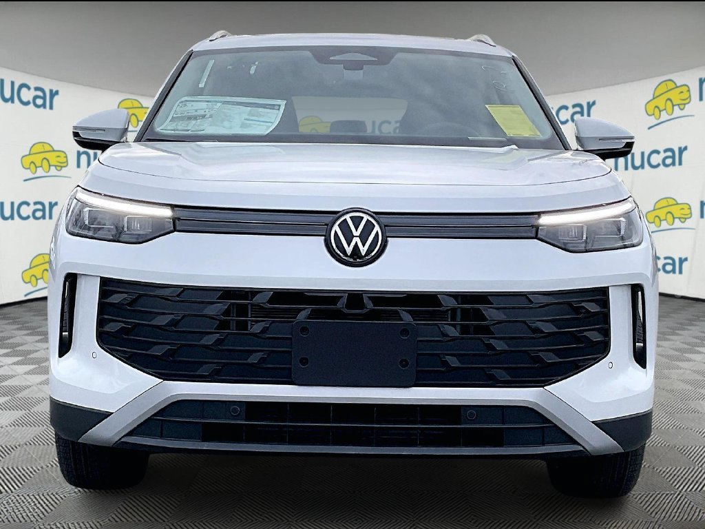 Used 2026 Volkswagen Tiguan SE w/ Panoramic Sunroof Package AWD/4WD image 3