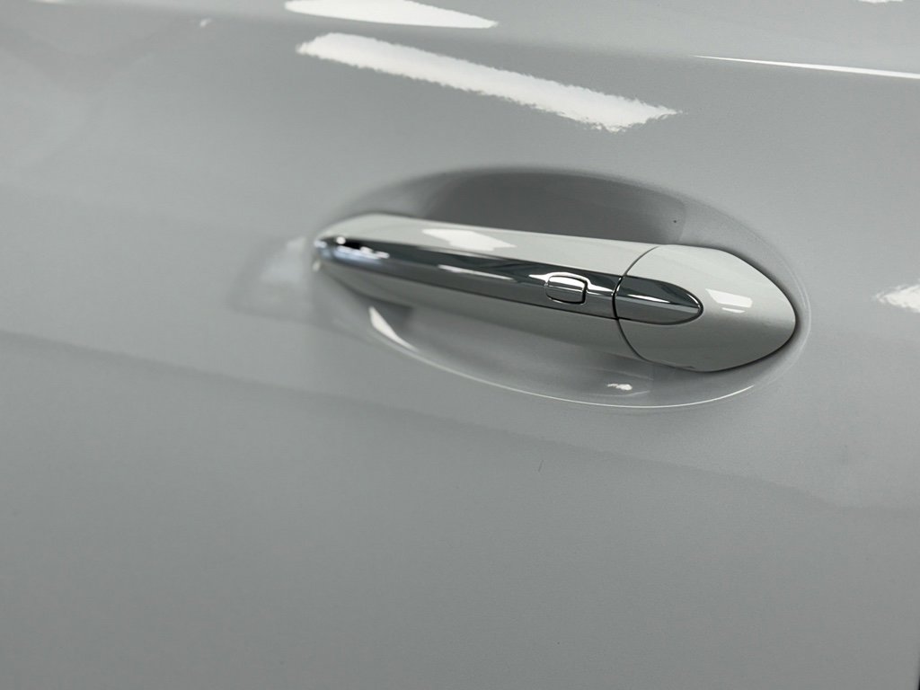 Used 2024 Buick Enclave Premium image 13