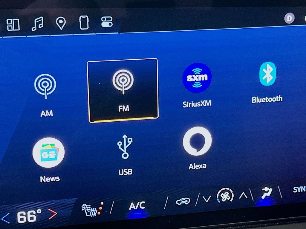 Used 2025 Chevrolet Traverse LT image 29