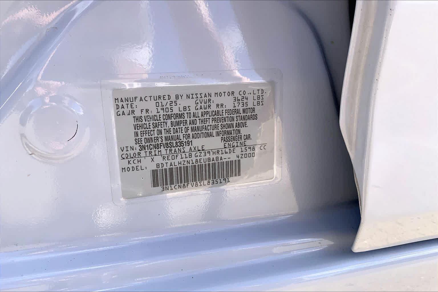 Used 2025 Nissan Versa SR FWD image 33