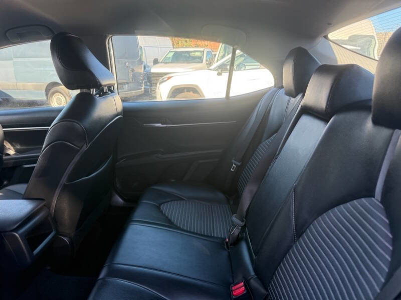 Used 2024 Toyota Camry SE image 11