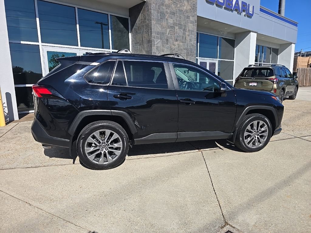 Used 2022 Toyota RAV4 XLE Premium image 18