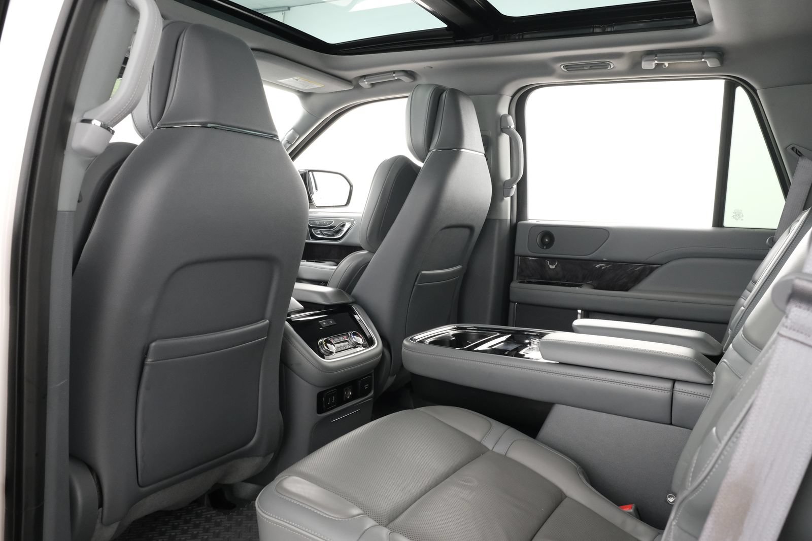 Used 2018 Lincoln Navigator Reserve w/ Technology Package AWD/4WD image 35