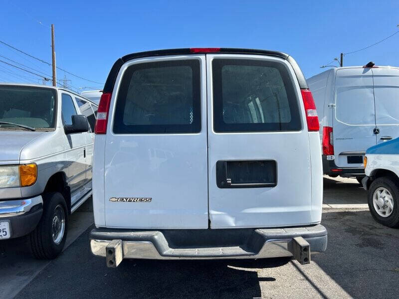 Used 2019 Chevrolet Express 2500 w/ Driver Convenience Package image 5