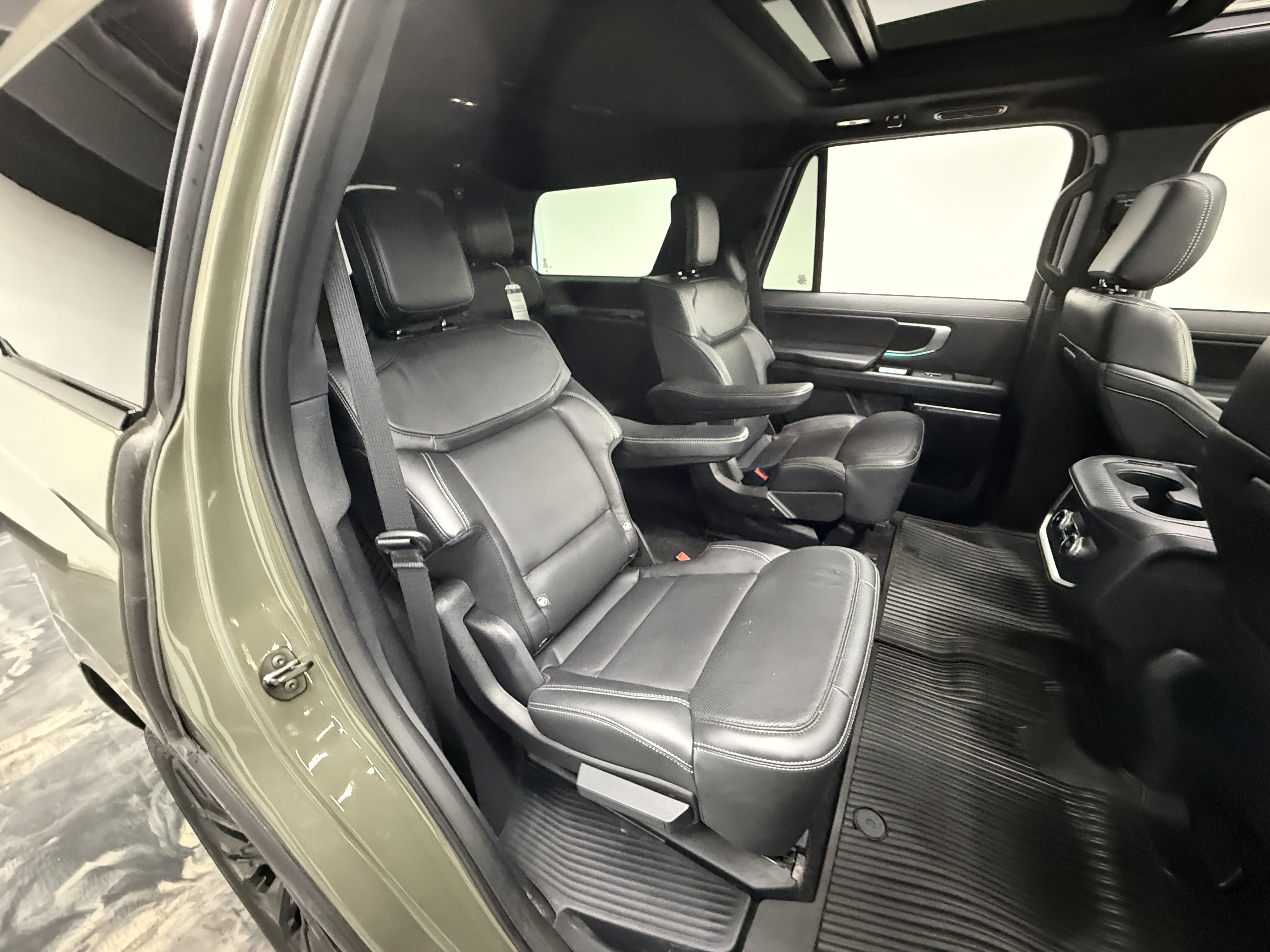 Used 2025 Ford Expedition Platinum w/ Stealth Appearance Package AWD/4WD image 26