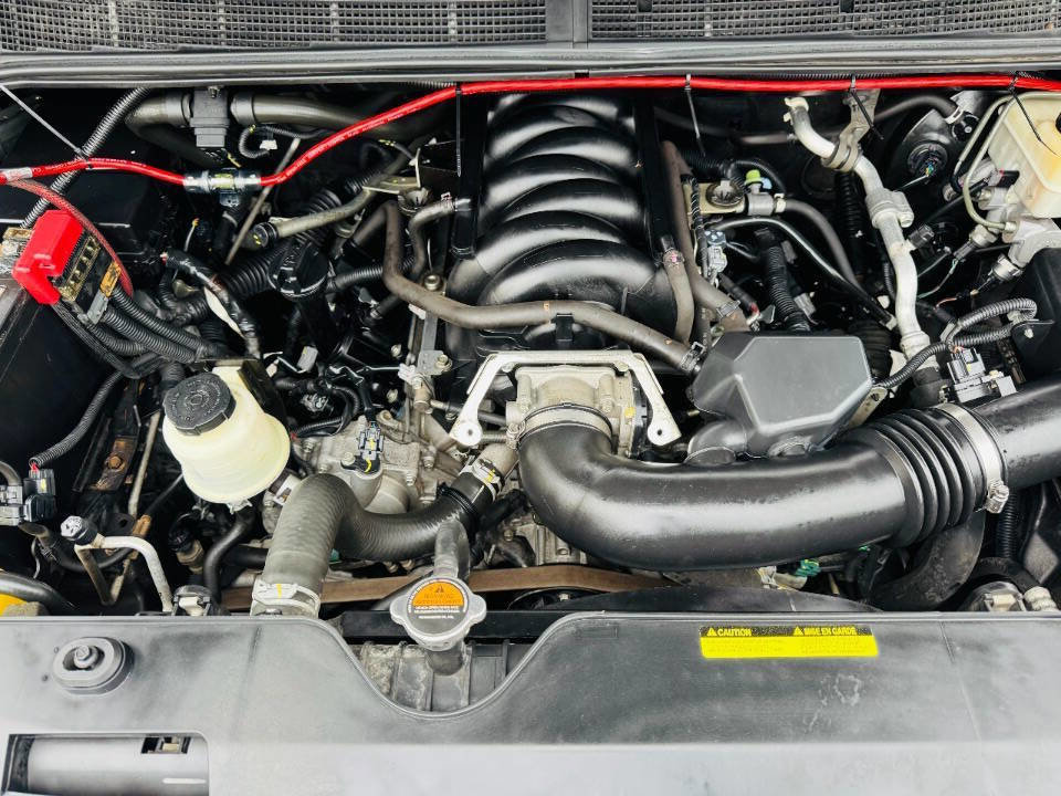 Used 2014 Nissan Titan SL w/ SL Moonroof Package image 15