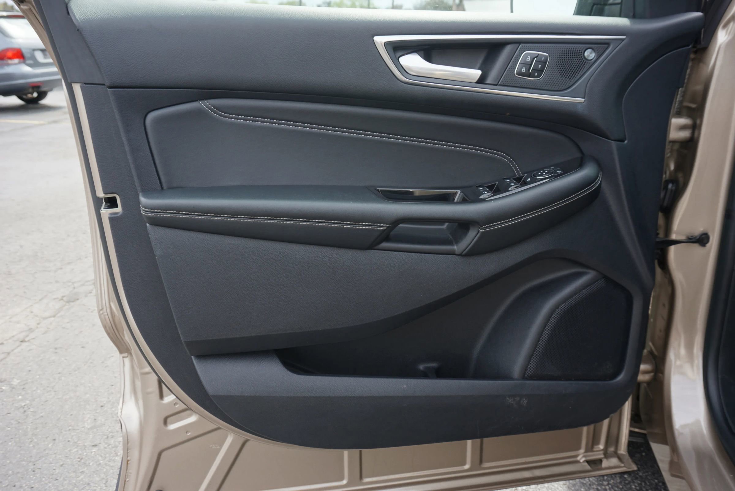 Used 2020 Ford Edge Titanium w/ Cargo Accessory Package FWD image 10