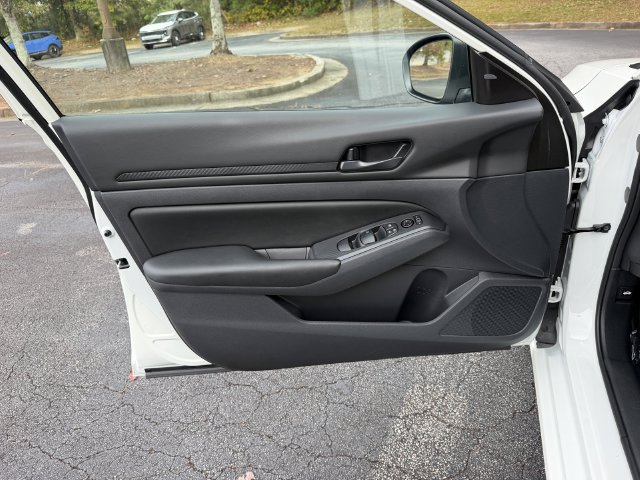 Used 2025 Nissan Altima 2.5 S FWD image 11